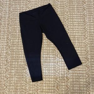 Black LuLuLemon capri leggings size 8